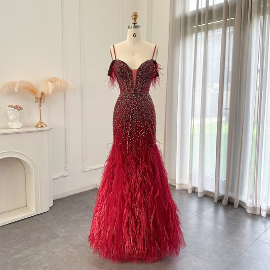 Vestido de Festa Longo Luxuoso com Detalhes em Cristais e Plumas