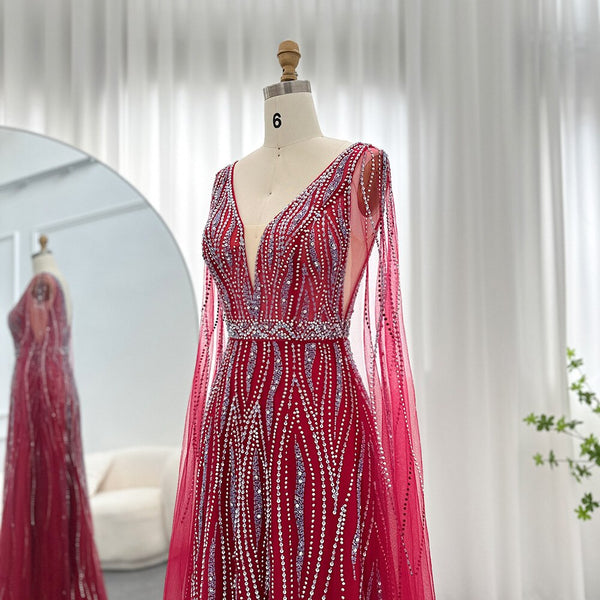 Vestido de Festa Luxo Decorado em Cristais e com Manga Capa
