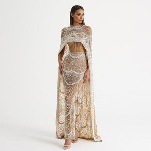 Vestido de Festa Luxuoso com Pérolas e Capa