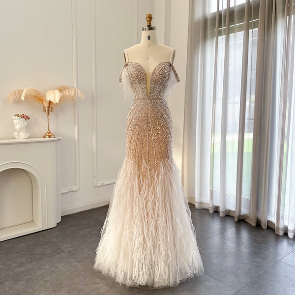 Vestido de Festa Longo Luxuoso com Detalhes em Cristais e Plumas