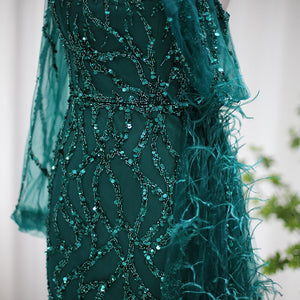Vestido de Festa Decorado com Plumas e Bordados Versalhes