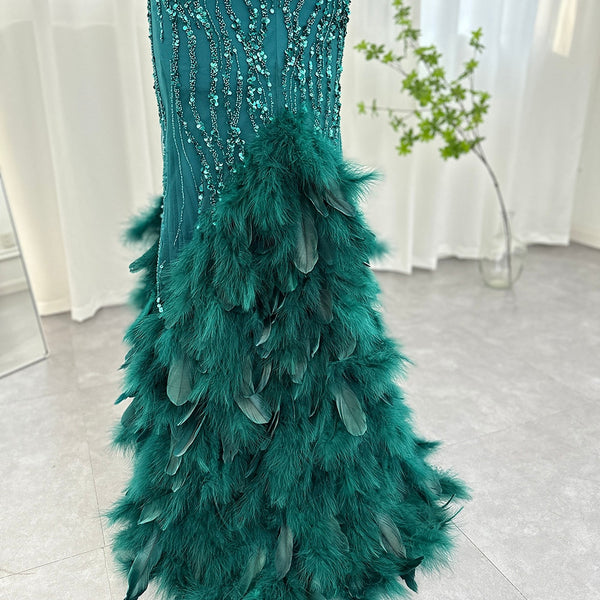 Vestido de Festa Luxo com Cauda Decorada em Plumas Luxuriantes