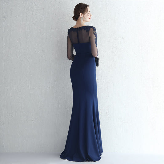 Vestido de Festa Longo com Detalhes em Renda e Apliques Florais Azul Marinho