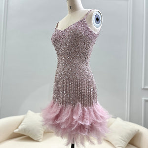 Vestido de Festa Curto com Plumas - Modelo Especial