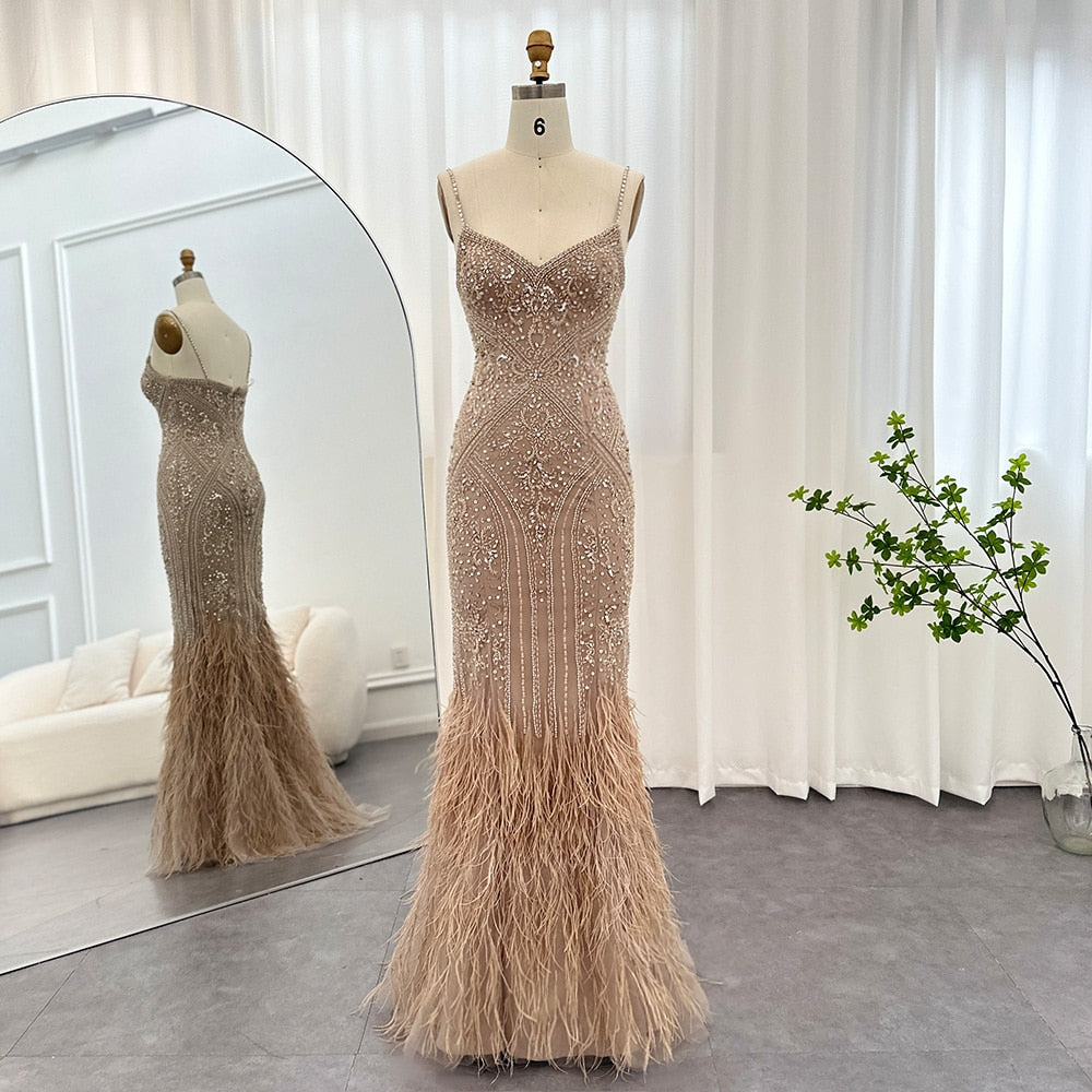 Vestido de Festa Longo Champanhe com Plumas e Cristais - Modelo Especial