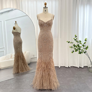 Vestido de Festa Longo Champanhe com Plumas e Cristais - Modelo Especial