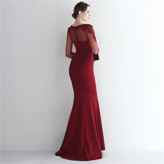 Vestido de Festa Longo com Detalhes em Renda e Apliques Florais Marsala