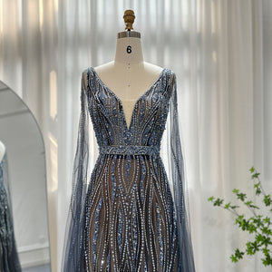 Vestido de Festa Luxo Decorado em Cristais e com Manga Capa