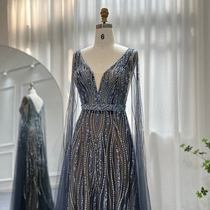 Vestido de Festa Luxo Decorado em Cristais e com Manga Capa