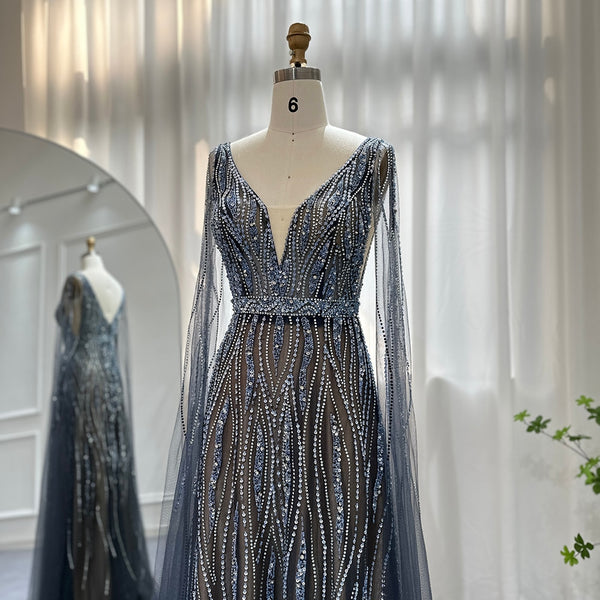 Vestido de Festa Luxo Decorado em Cristais e com Manga Capa