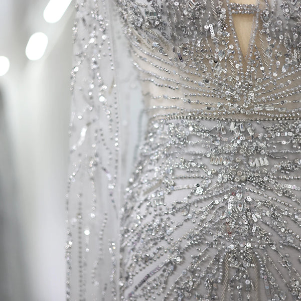 Vestido de Festa Luxuoso com Pedraria e Capa - Modelo Especial