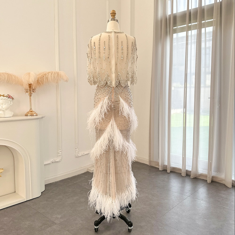Vestido de Festa Alta Costura em Duas Peças Decorado com Strass e Plumas