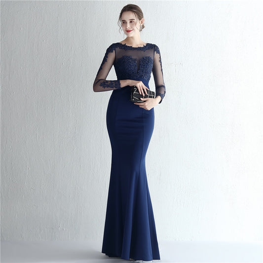 Vestido de Festa Longo com Detalhes em Renda e Apliques Florais Azul Marinho