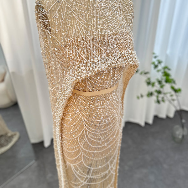 Vestido de Festa Luxuoso com Pérolas e Capa