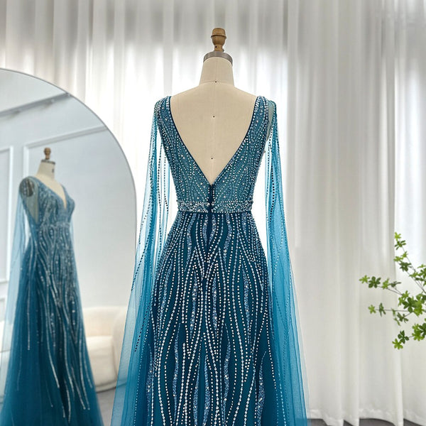 Vestido de Festa Luxo Decorado em Cristais e com Manga Capa