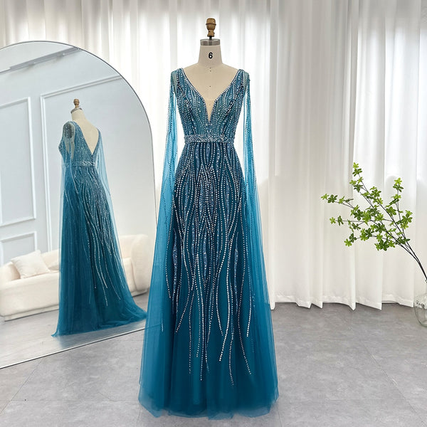 Vestido de Festa Luxo Decorado em Cristais e com Manga Capa