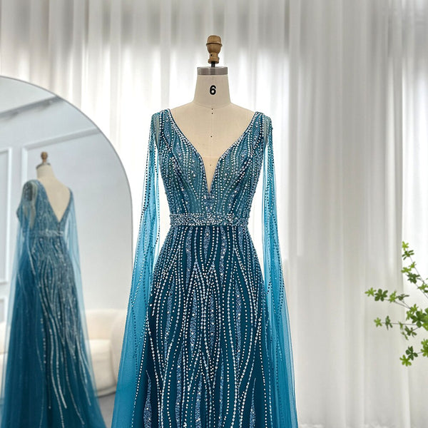 Vestido de Festa Luxo Decorado em Cristais e com Manga Capa