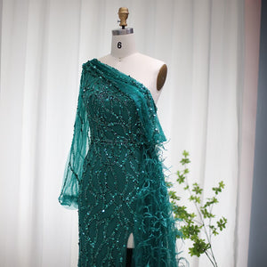 Vestido de Festa Decorado com Plumas e Bordados Versalhes