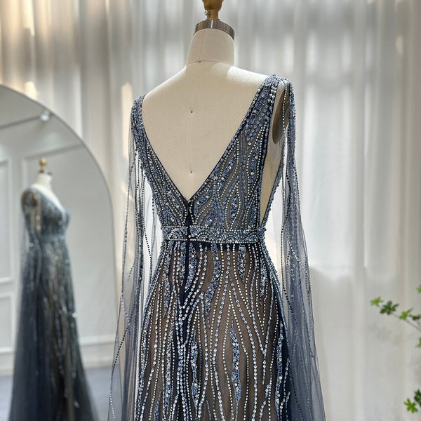Vestido de Festa Luxo Decorado em Cristais e com Manga Capa