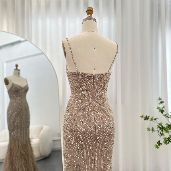 Vestido de Festa Longo Champanhe com Plumas e Cristais - Modelo Especial